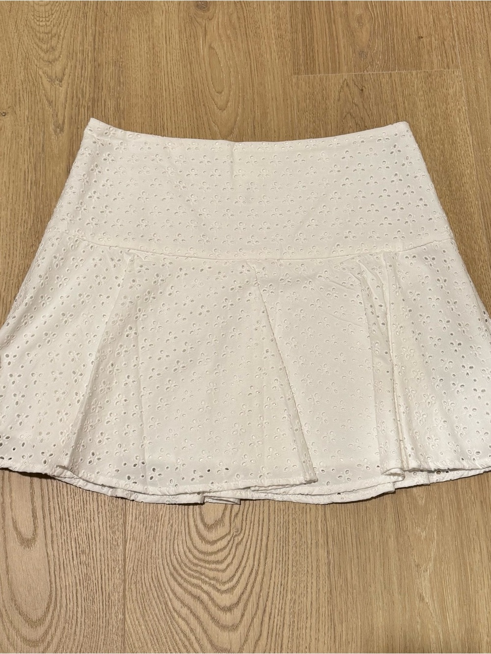 H&M NWOT White Eyelet Cotton Blend Mini Skirt